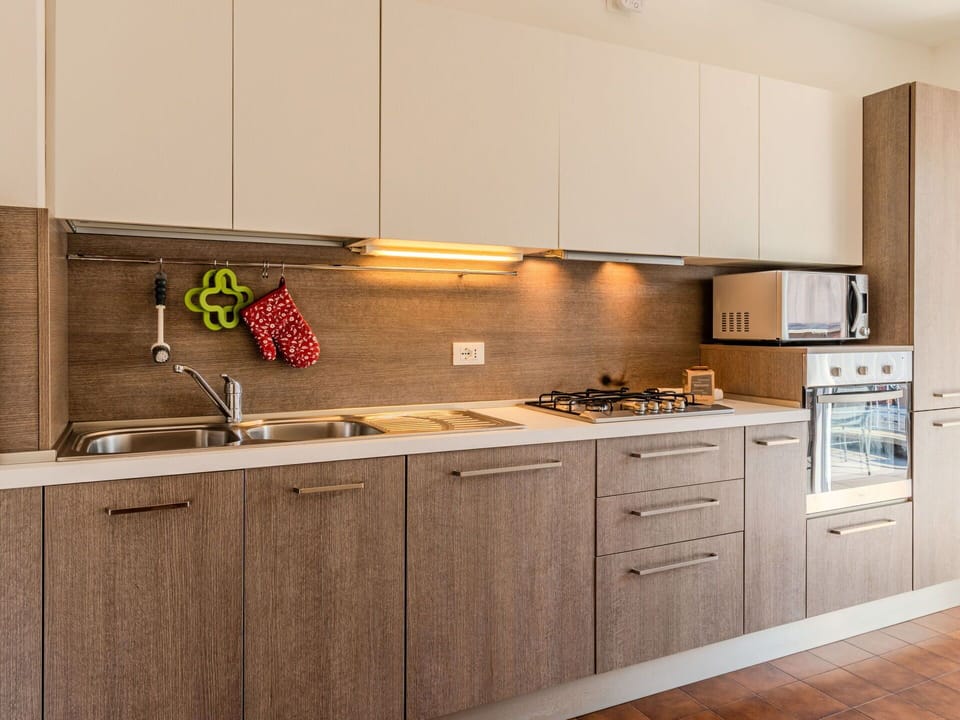 Kitchen, Kitchen Appliance, Major Appliance, Countertop, Wood, Kitchen Stove, Stove, Cabinetry, Interior Design, Home Appliance
