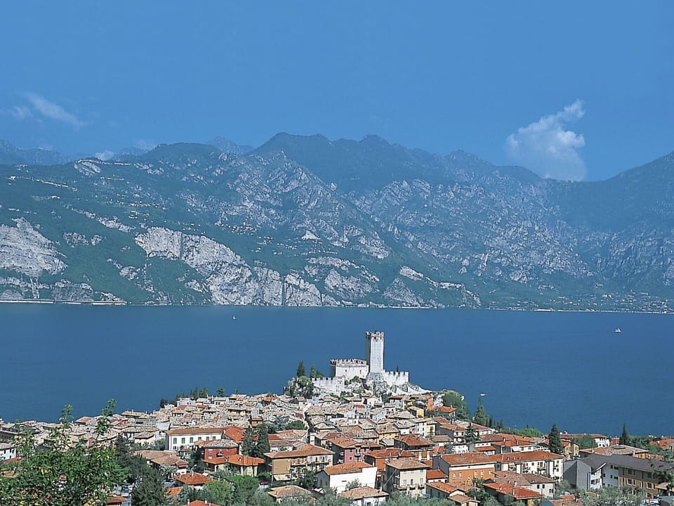 Water, Mountainous Landforms, Body Of Water, Mountain, Coastal And Oceanic Landforms, Hill, Waterway, Coast, Mountain Range, Sea