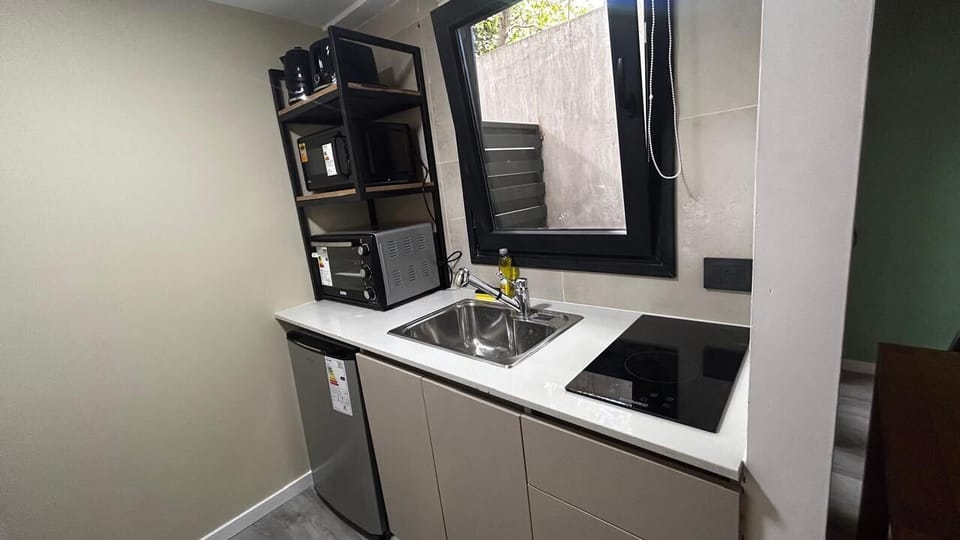 Classic Apartment, Patio, Courtyard View | Private kitchen | Toaster