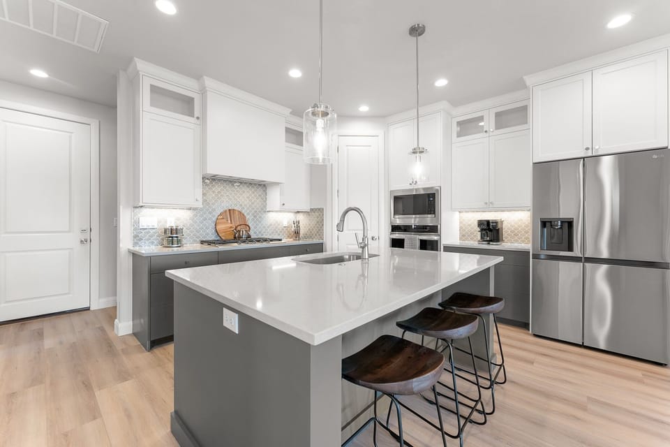 Townhome, 5 Bedrooms | Private kitchen | Fridge, oven, coffee/tea maker, toaster