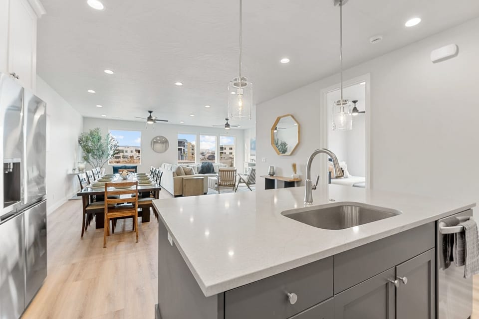 Townhome, 5 Bedrooms | Interior