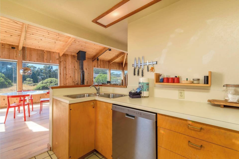 Full kitchen 