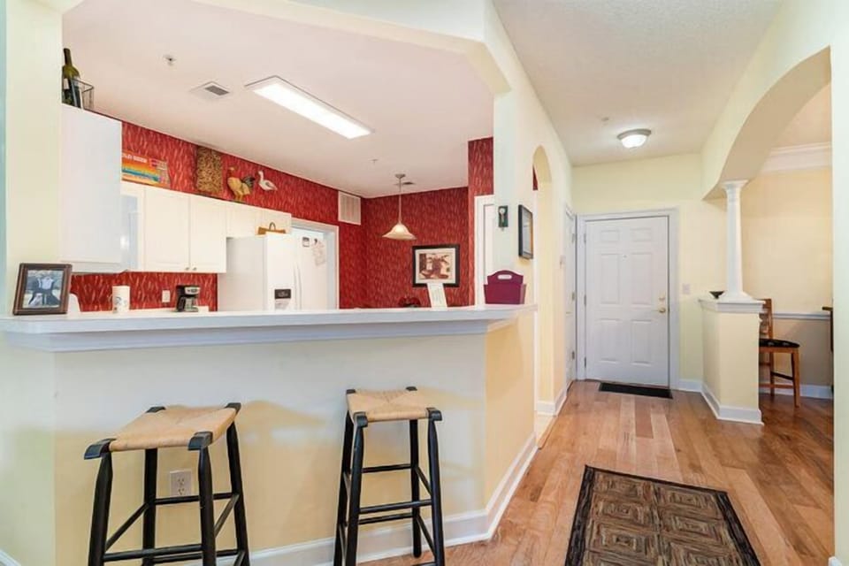 Bar/Kitchen Area