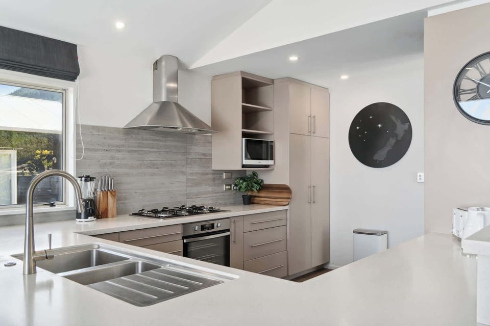 Large & modern kitchen for cooking up fabulous meals for your family.

