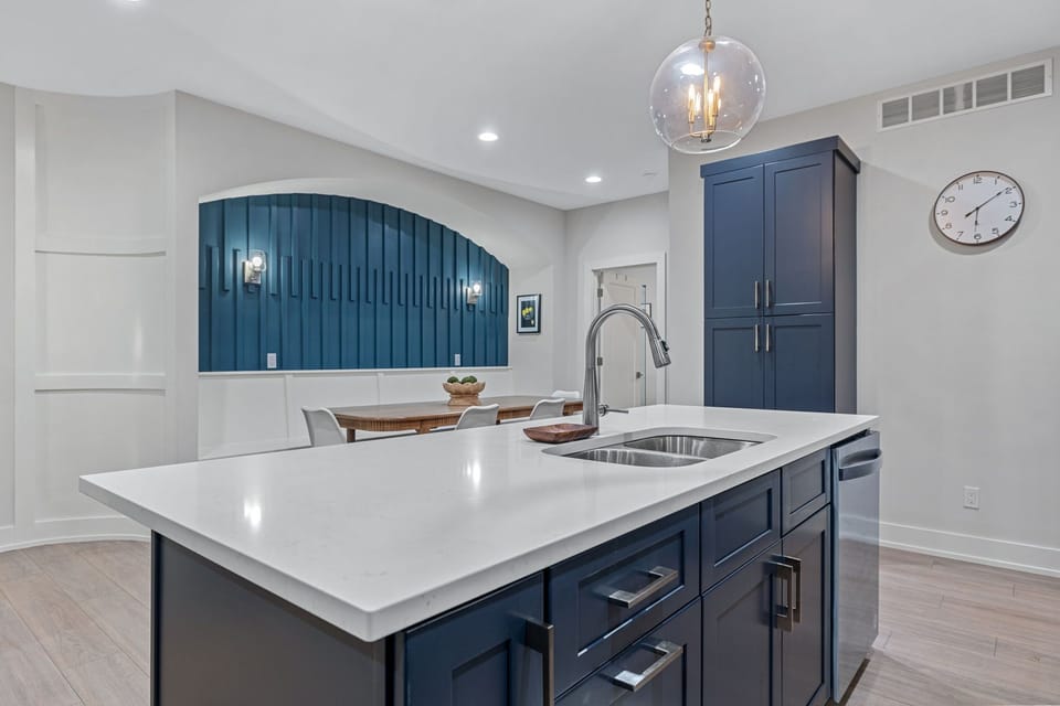 When the kitchen’s this stylish, even washing dishes feels fancy.