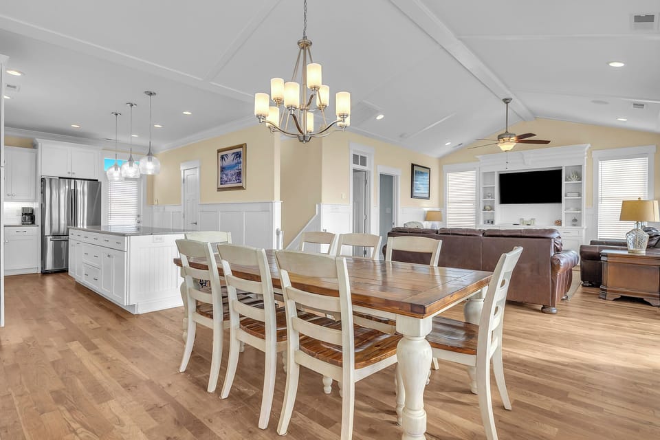 Dining Area - 2nd Level Southwest