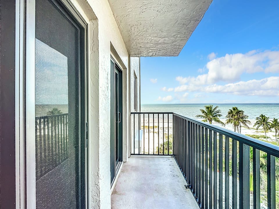 Side Balcony