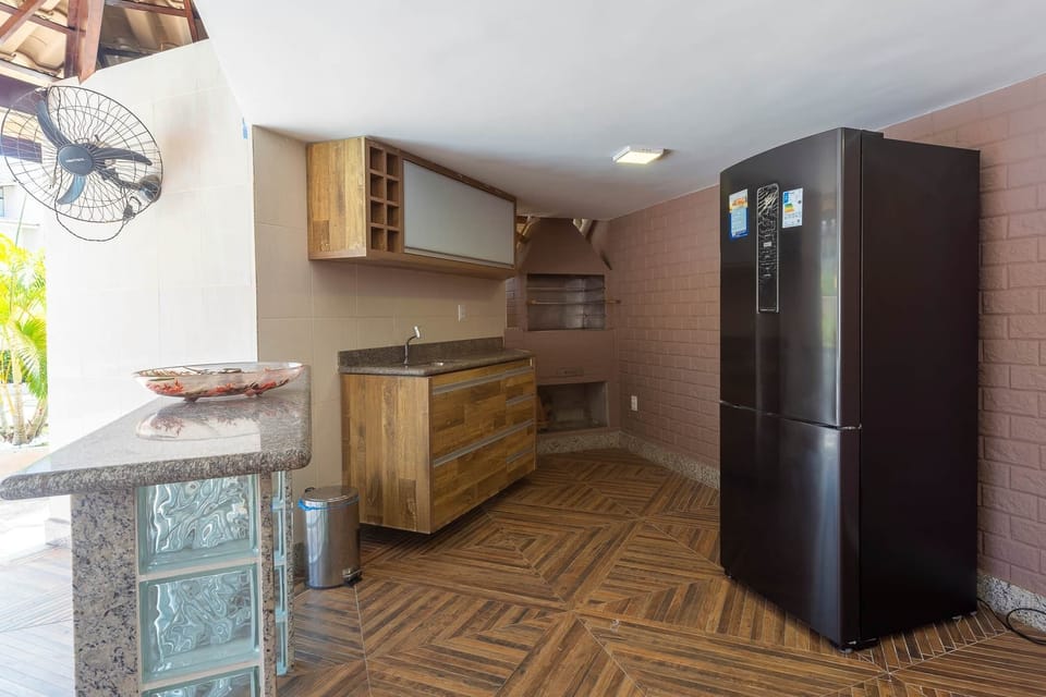 Outdoor Kitchen & BBQ area