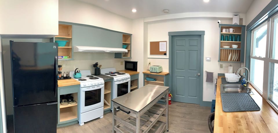 Standard Single Room | Shared kitchen | Fridge, microwave, oven, stovetop