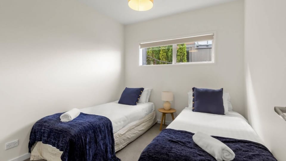Bedroom 2 - twin or king