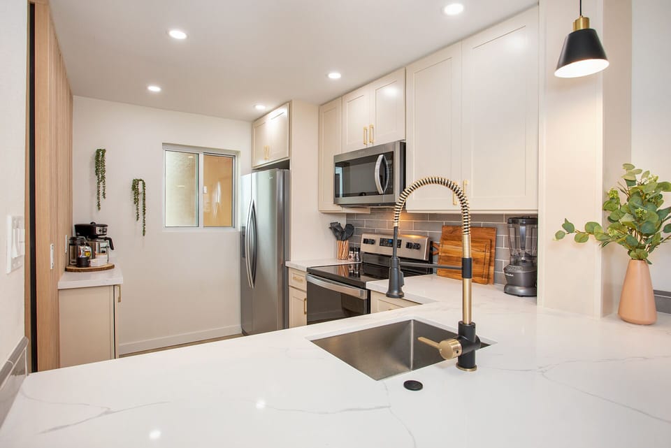 Luxury Condo, Multiple Beds, Ocean View, Beachfront | Private kitchen