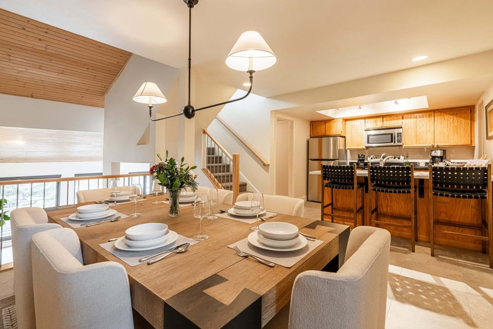 Dining area with sating for six