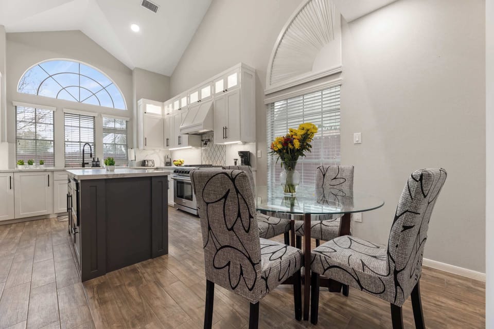 Dining area with 4 chairs, conveniently located next to the kitchen