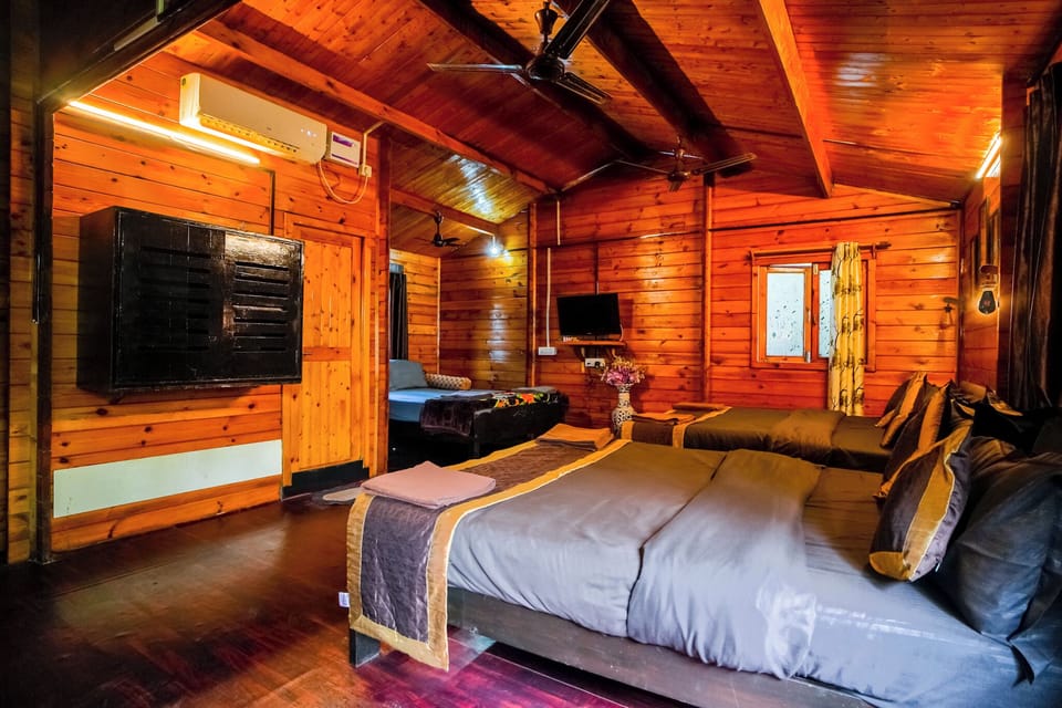 Presidential Suite Cottage | Premium bedding, down comforters, free minibar items, desk