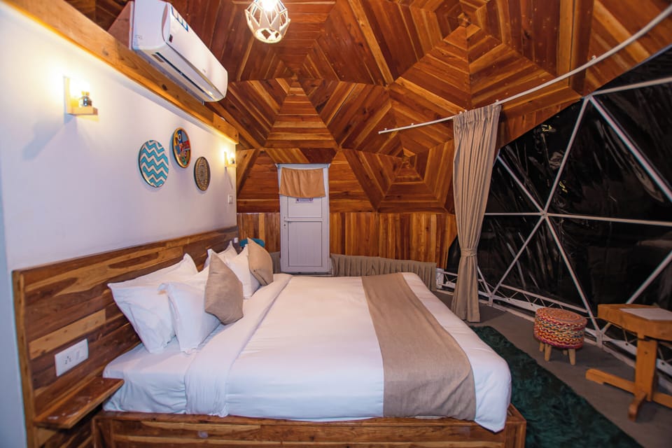 Geodesic Igloo Room | WiFi (free)