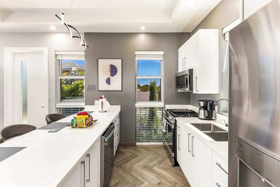 Bright & airy kitchen - cook up your island favorites.