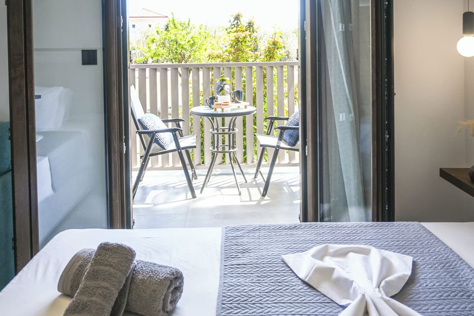 Luxury Double Room, Balcony, Pool View | Free WiFi, bed sheets