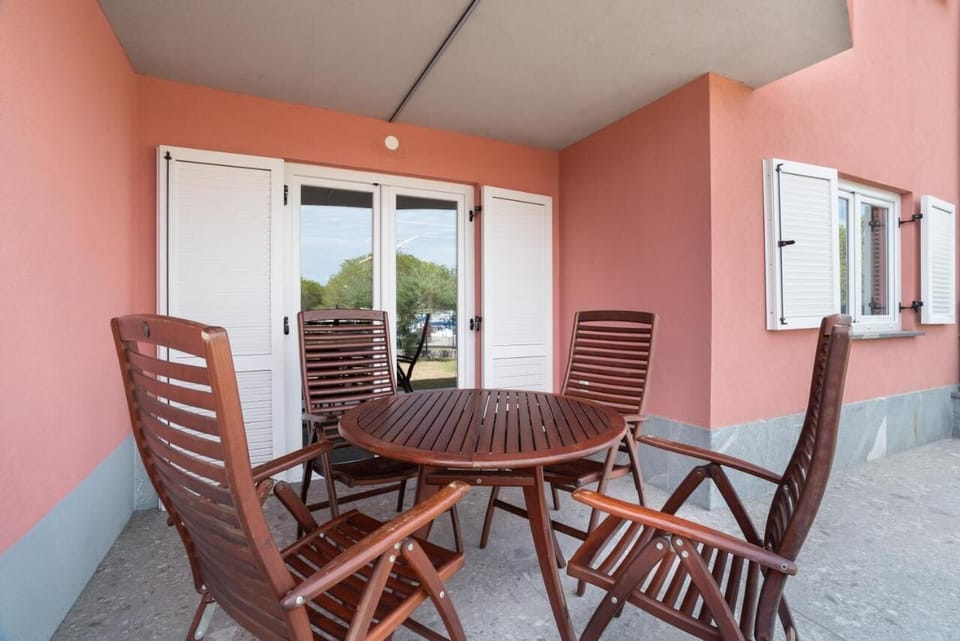 Superior Apartment, 2 Bedrooms, Courtyard View | Terrace/patio