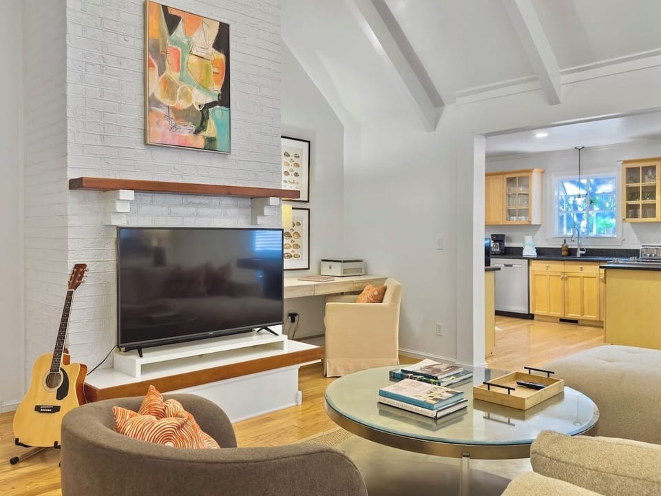 Family Room Orchard on Hartnett | 3904 Hartnett Blvd | Isle of Palms, SC | IOP Escapes