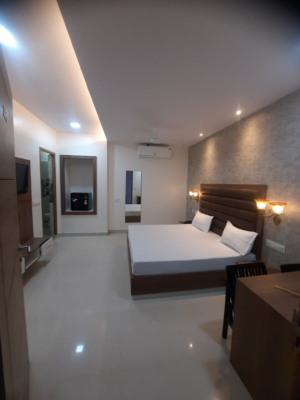 Double Room | Desk, laptop workspace, free WiFi