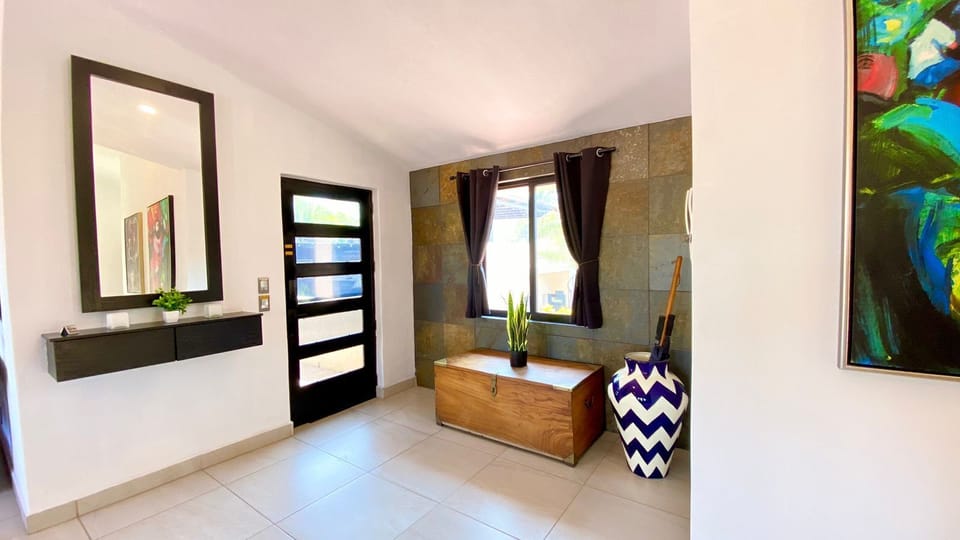 House, 1 Bedroom, Smoking, Balcony | Living room