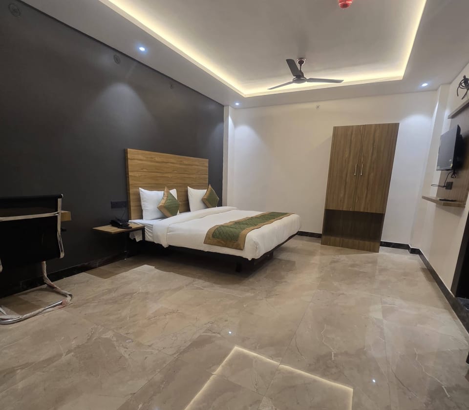 Deluxe Room | Desk, free WiFi