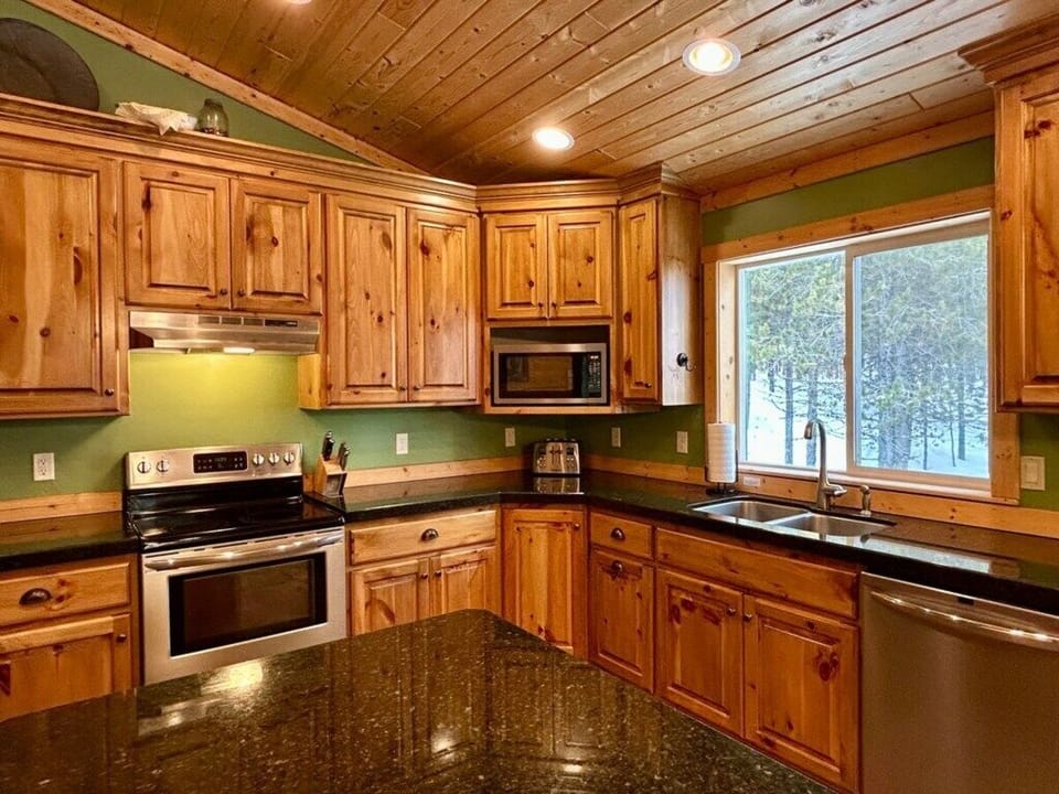 Full kitchen image 4