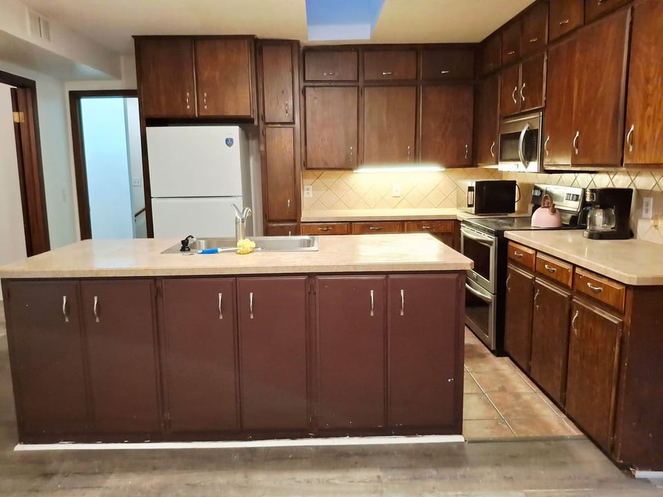 full kitchen, microwaves,coffee makers, oven, refrigerator, stovetop
