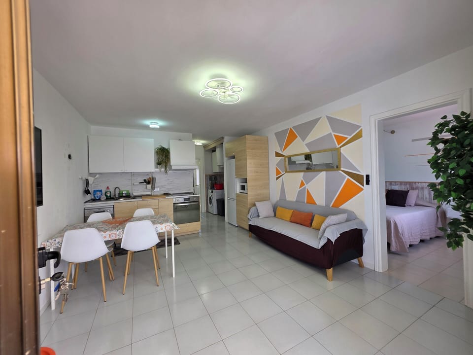 Apartment, 2 Bedrooms, Accessible, Smoking | Living room