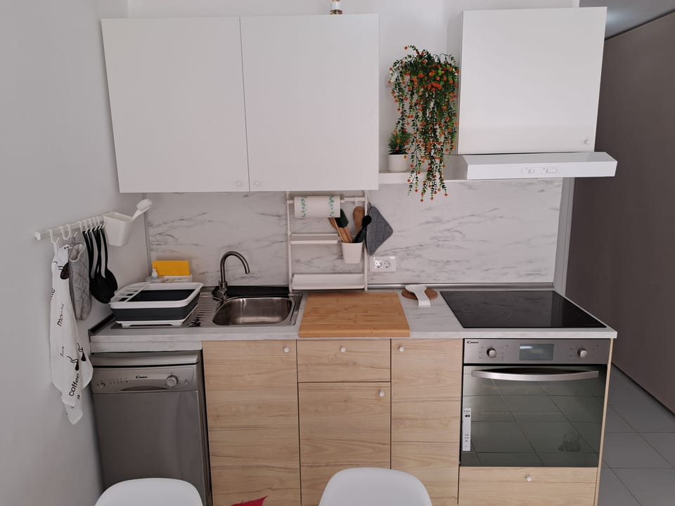 Apartment, 2 Bedrooms, Accessible, Smoking | Interior