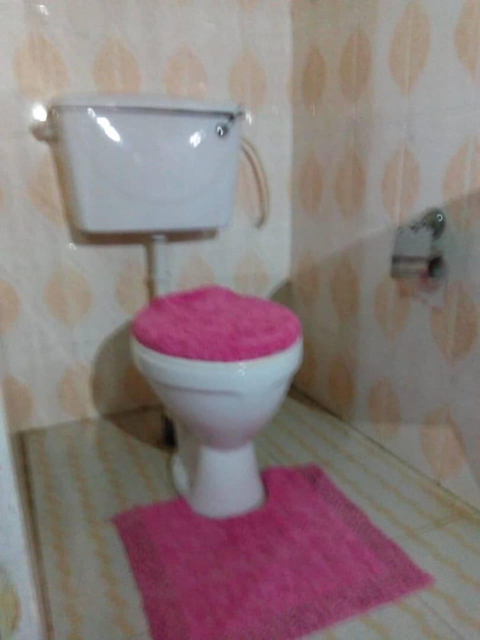 Standard Room | Bathroom | Combined shower/tub, soap, shampoo, toilet paper