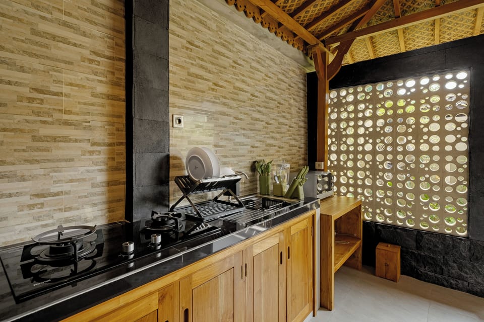 Villa, 1 Bedroom, Garden View | Private kitchen | Electric kettle, dining tables
