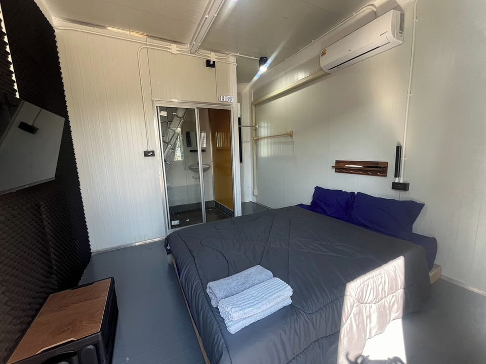 Double Room | Soundproofing, WiFi (free), bed sheets