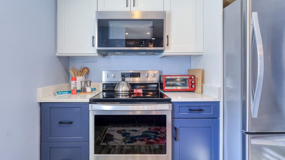 Kitchen with Breakfast Bar