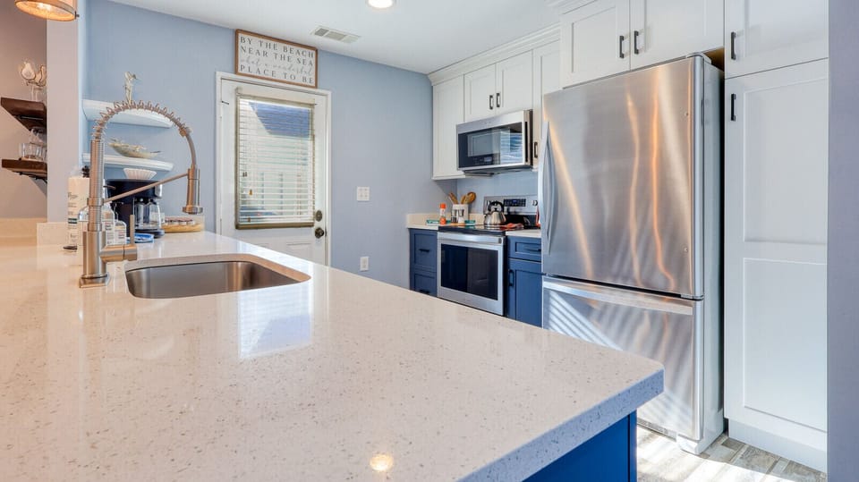 Kitchen with Breakfast Bar