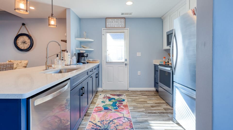 Kitchen with Breakfast Bar