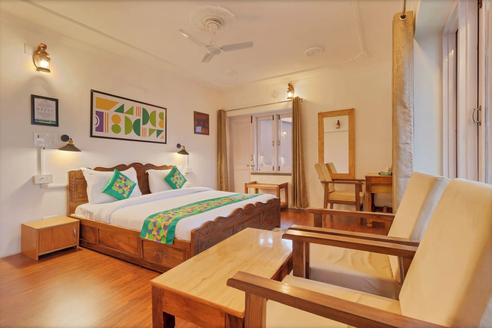 Premium Room | Desk, blackout drapes, iron/ironing board, individually furnished