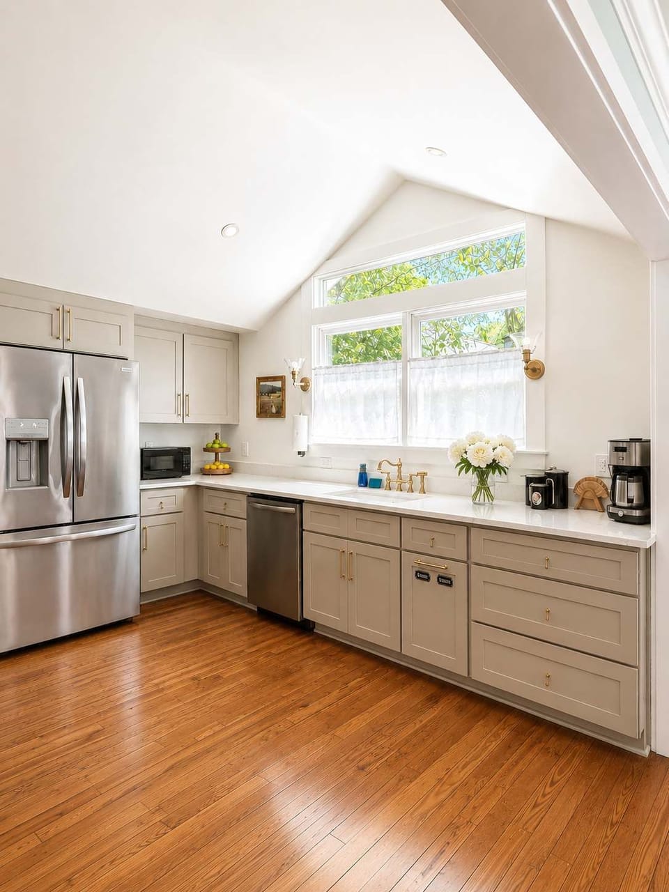 Vaulted ceiling in Kitchen