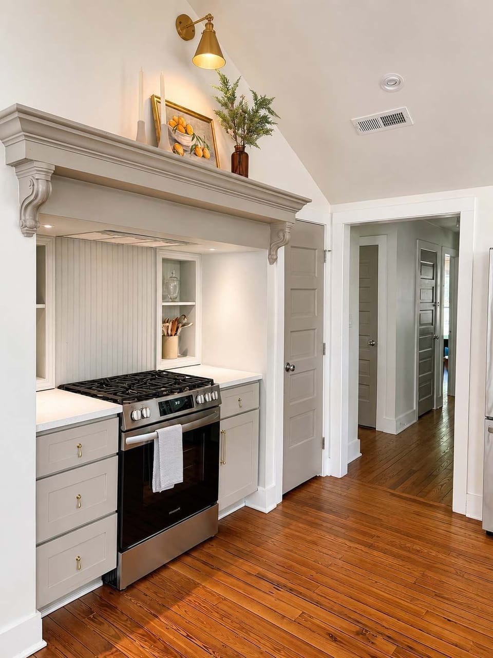 Custom Range nook with gas range