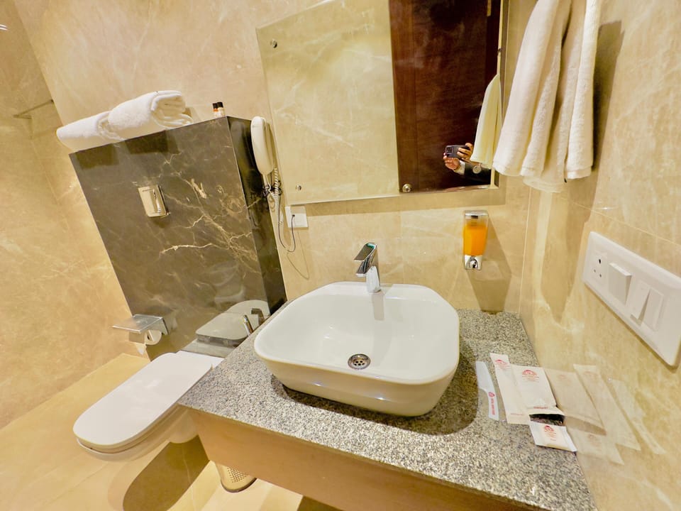 Executive Double Room | Bathroom | Shower, hair dryer, slippers, towels