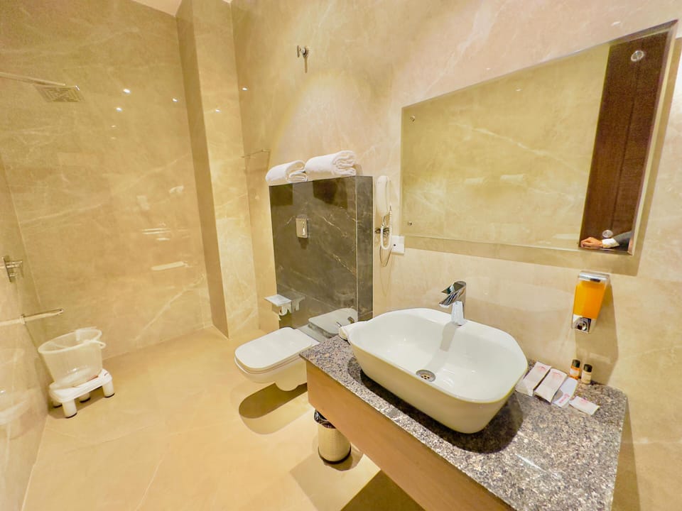 Executive Double Room | Bathroom | Shower, hair dryer, slippers, towels