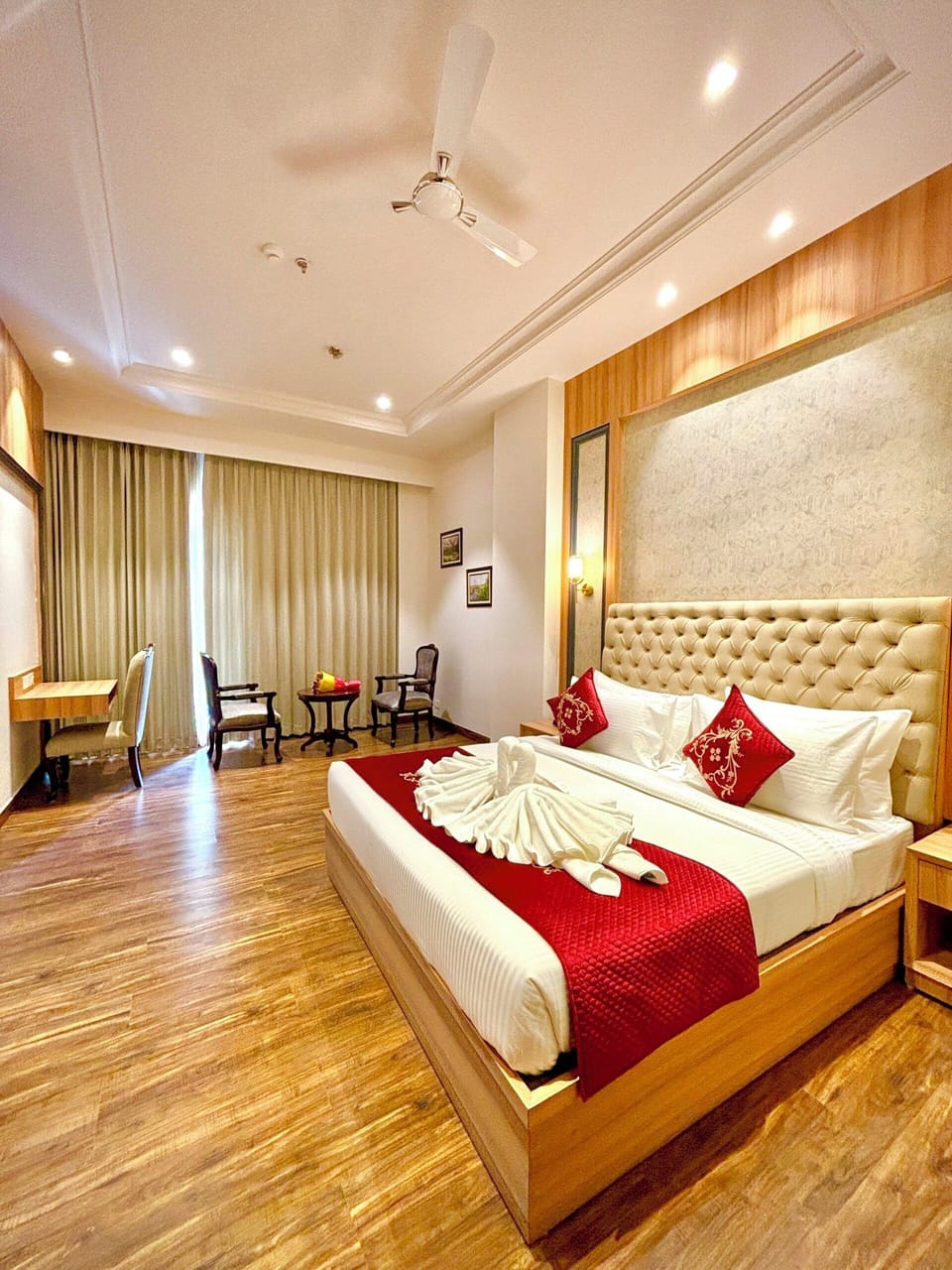 Hypo-allergenic bedding, minibar, desk, free WiFi