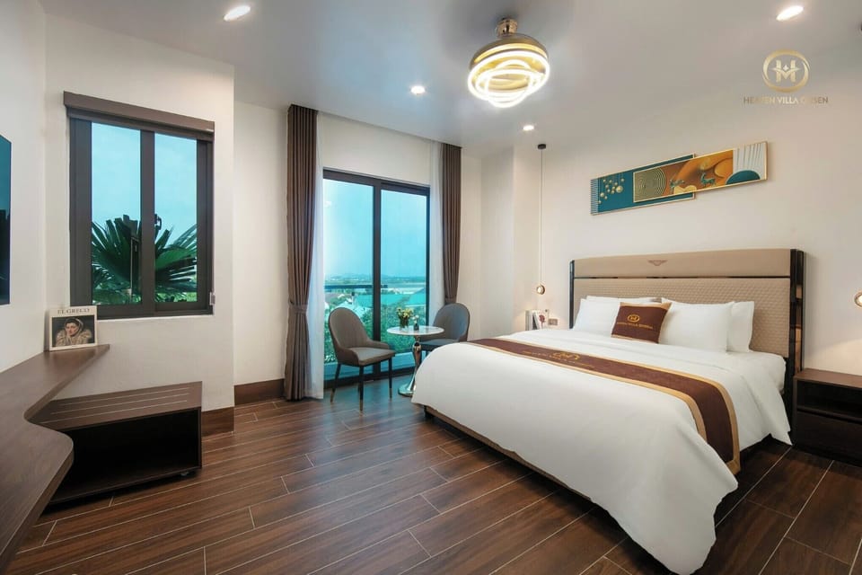 Minibar, desk, laptop workspace, free WiFi