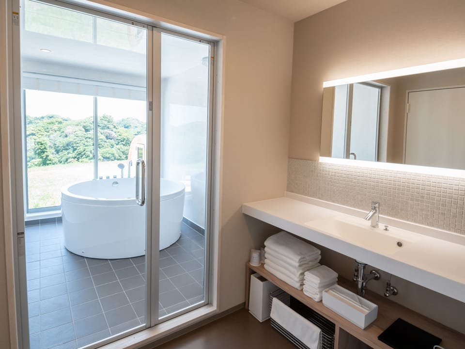 Quadruple Room, 4 Bedrooms, Non Smoking, Private Bathroom | Bathroom | Combined shower/tub, free toiletries, hair dryer, slippers