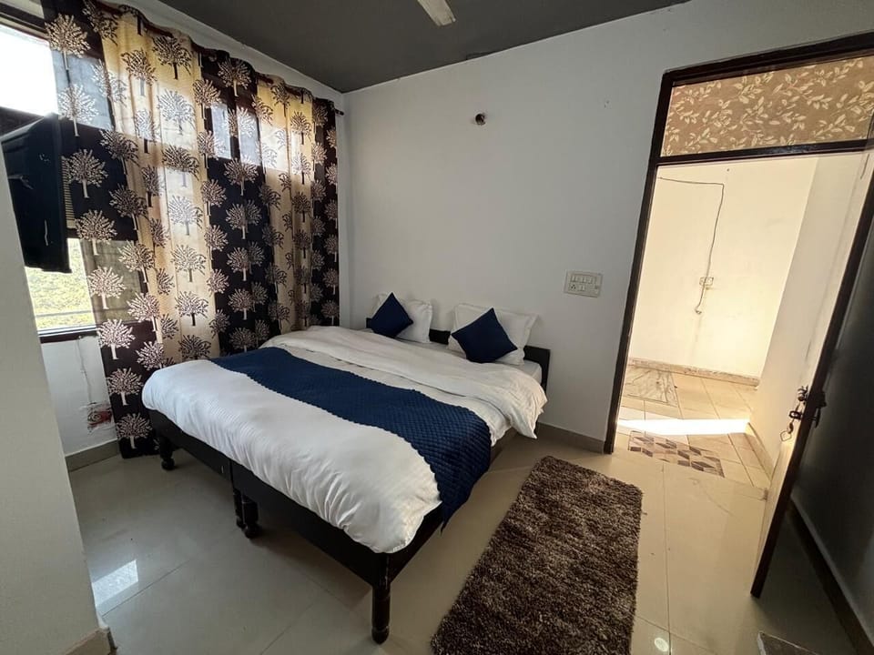 Double Room | Laptop workspace, free WiFi