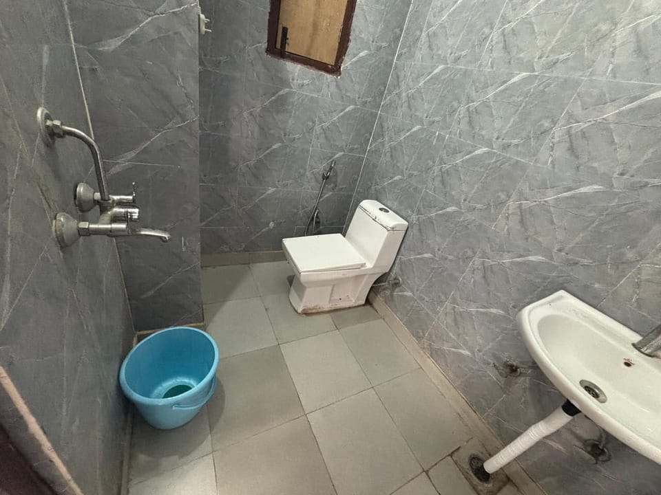 Shower, free toiletries, towels, soap