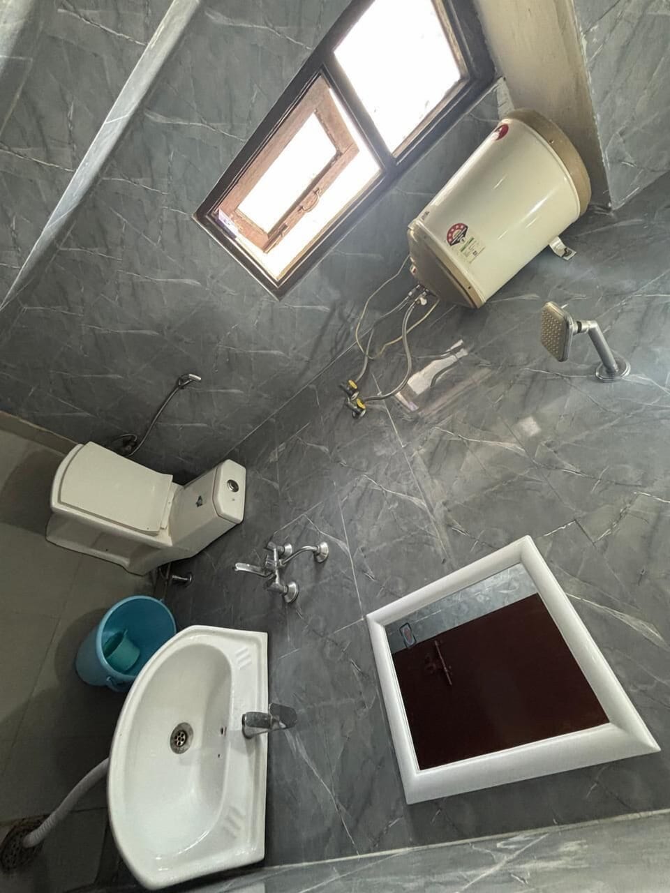 Double Room | Bathroom | Shower, free toiletries, towels, soap