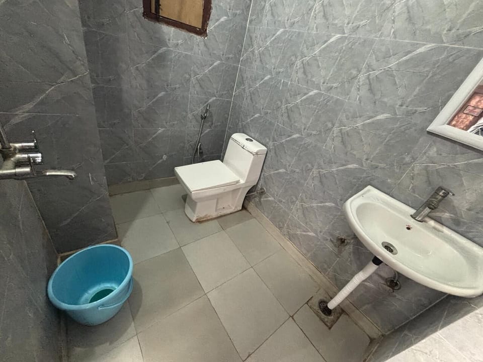 Shower, free toiletries, towels, soap