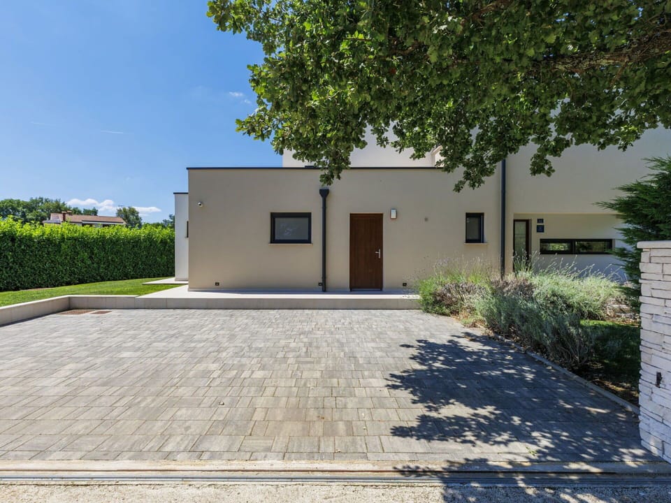 Residential Area, Home, Composite Material, Driveway, Flagstone, Concrete, Shade, Garden, Walkway, Landscaping