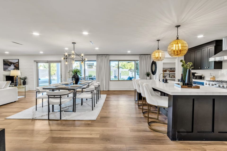 Dining for 8 and Island seating for 4. Perfect for entertaining